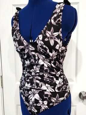 Skulls and lillies one-piece swimsuit with low back and bows Killstar size Small